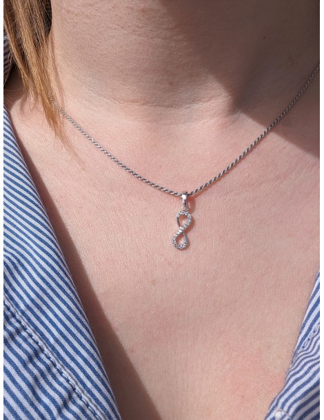 Pendente a infinito in oro bianco con zirconi