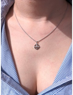 Pendente rosa dei venti in oro bianco con zirconi